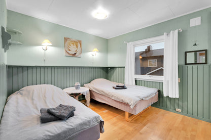 Spacious 2‑BedRoom, Main‑Floor Flat | Garden Access | Central Position & Quiet Comfort