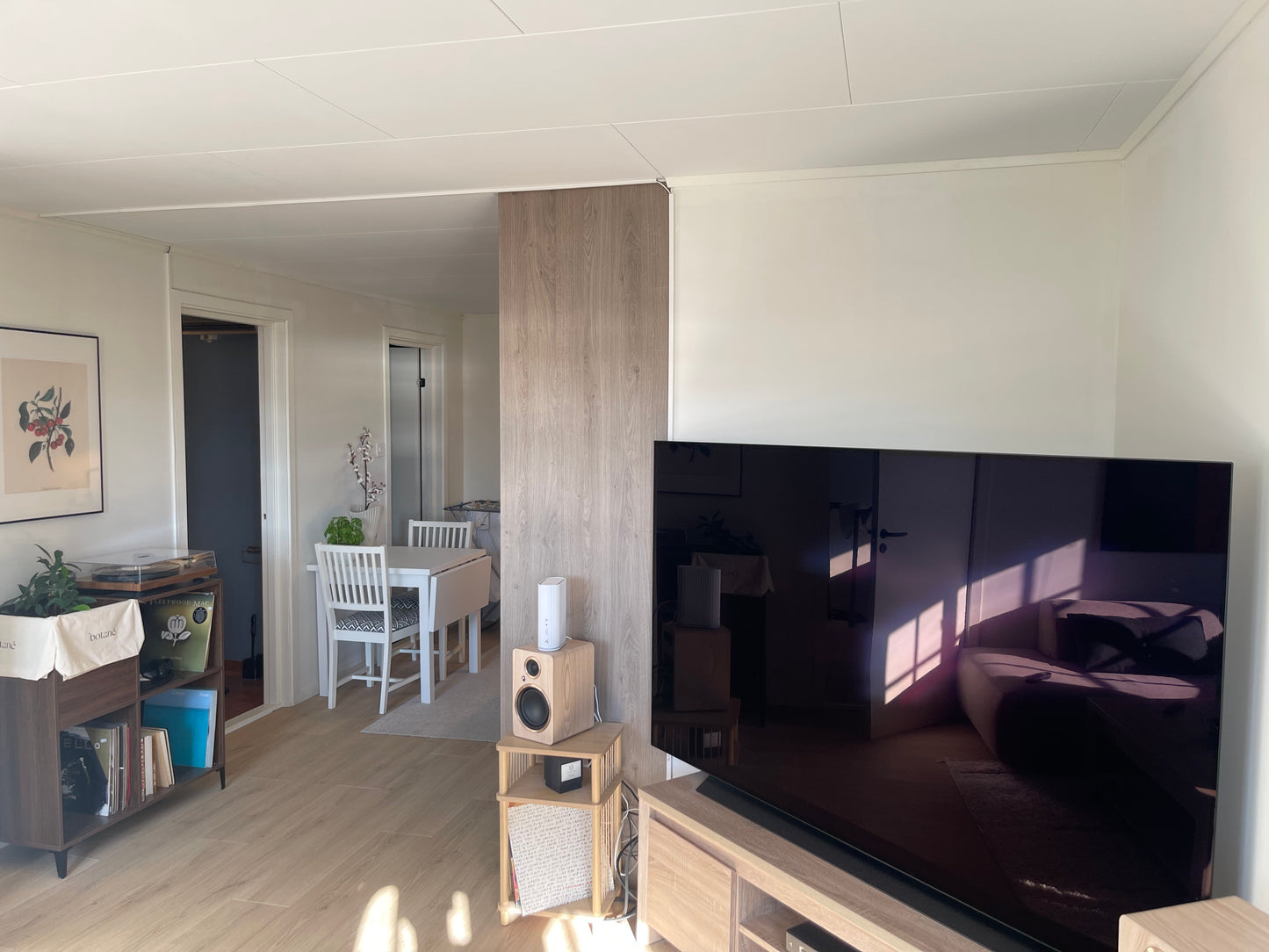 Spacious 2-BR Apartment | Panoramic Mountain View | Walk to Fjellheisen & Arctic Cathedral | Quiet Yet Central