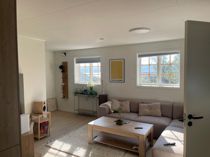 Spacious 2-BR Apartment | Panoramic Mountain View | Walk to Fjellheisen & Arctic Cathedral | Quiet Yet Central